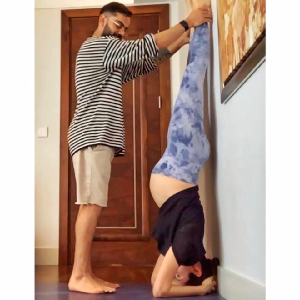 बलिउड अभिनेत्री अनुष्का शर्मा  गर्भवती अवस्थामा फिट रहन व्यायाम गर्दै