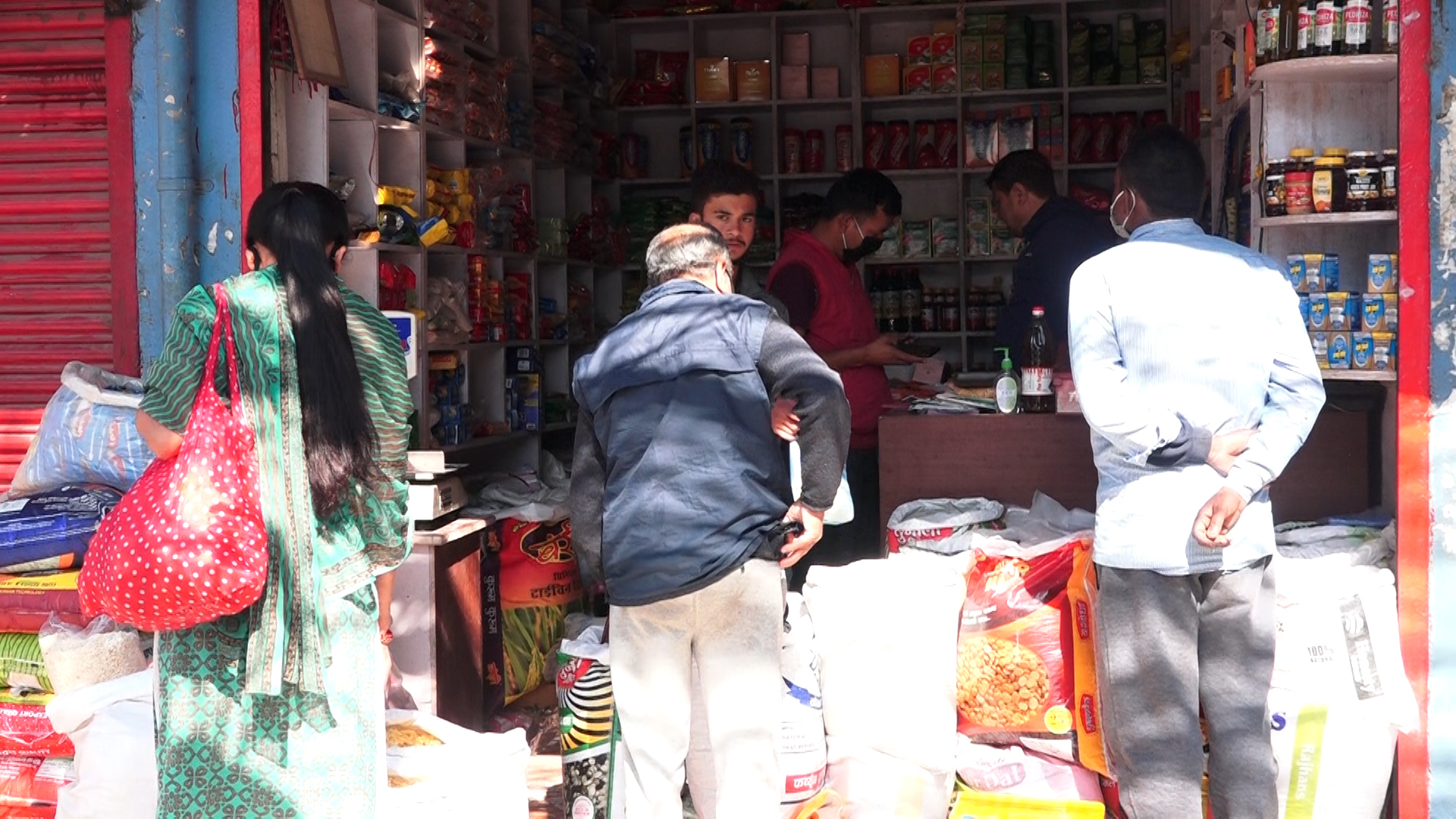 लकडाउनको ४६ औं दिन जारि रहदा राजधानीमा जे देखियो…(फोटो फिचर)